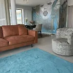 Spacious And Modern With Open Sea View דירה