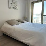 Spacious And Modern With Open Sea View דירה