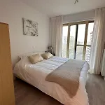 Spacious And Modern With Open Sea View דירה