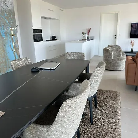 Spacious And Modern With Open Sea View 公寓